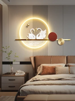 Прикроватное убранство главной спальни расписано с чувством премиум-класса, роспись настенных светильников создает теплую романтическую атмосферу