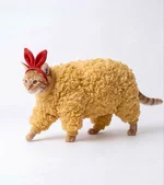 комбинезон, превращающий котика в наггетс..webp